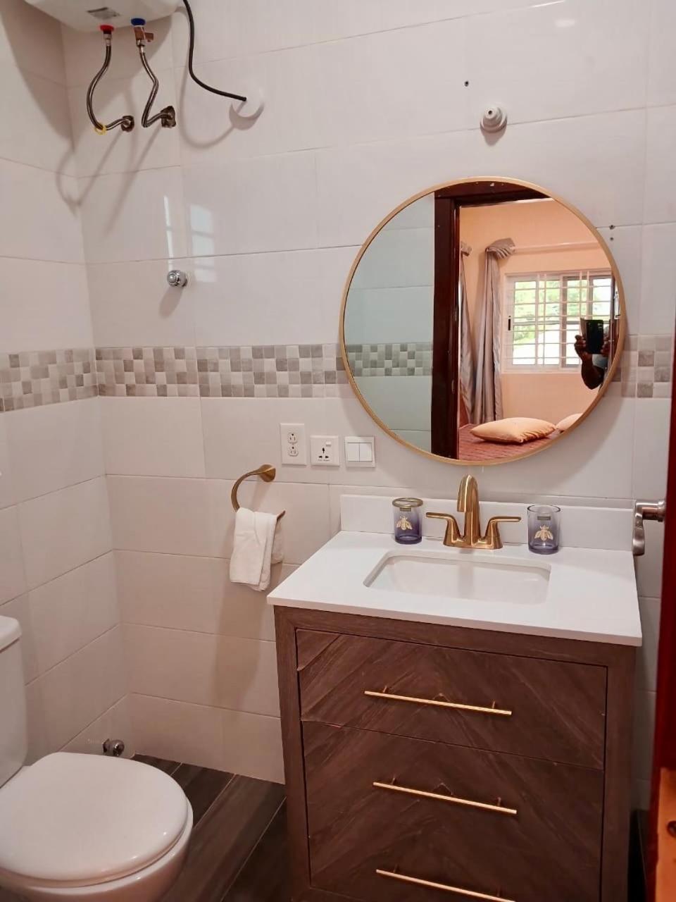 Seyramz Palace - Free Airport Pick Up - High Speed Starlink Wifi - Car Rental Tamale Exterior foto