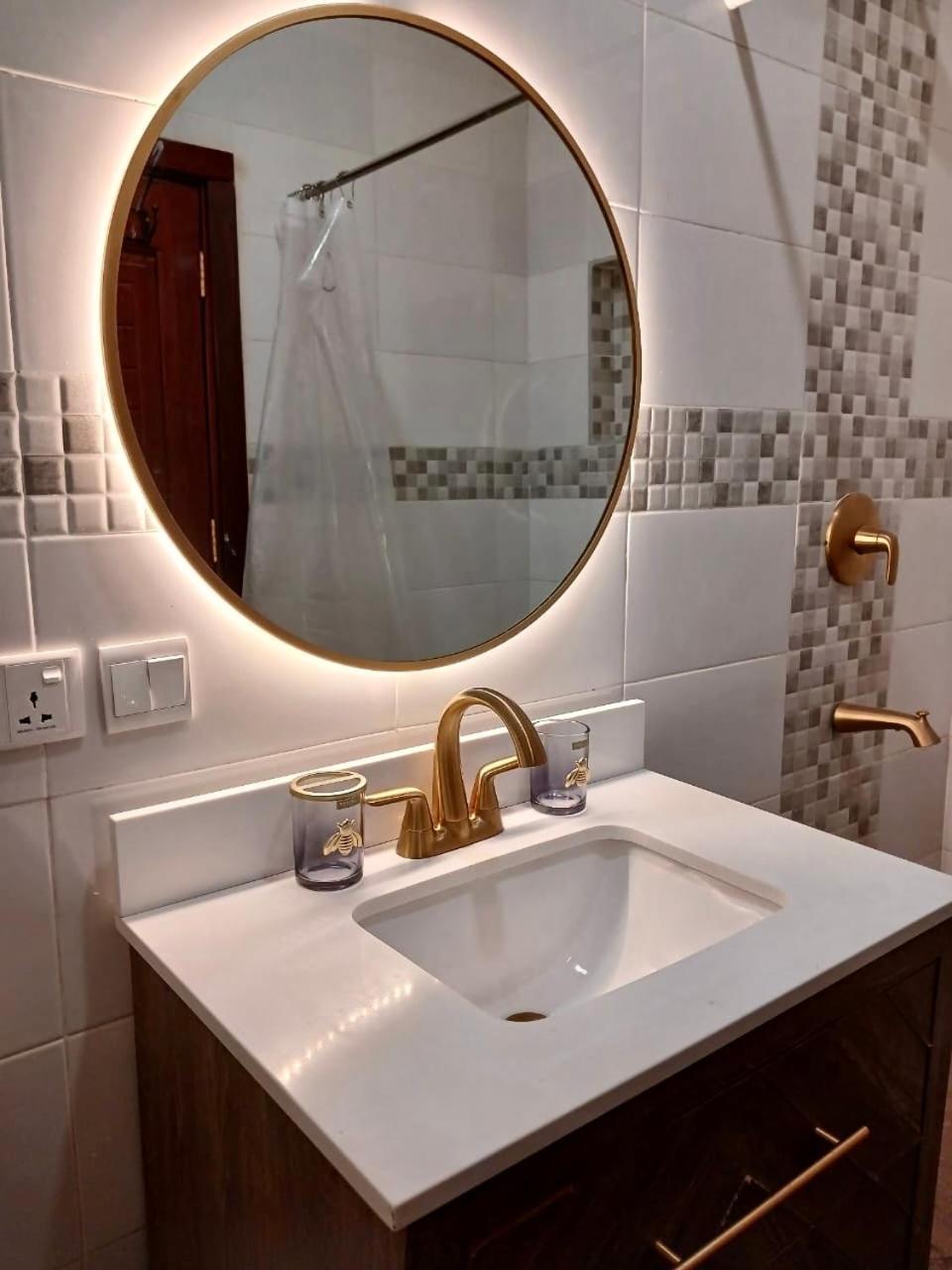 Seyramz Palace - Free Airport Pick Up - High Speed Starlink Wifi - Car Rental Tamale Exterior foto